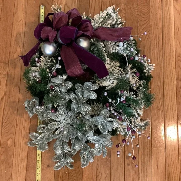 Gorgeous winter wreath with XL glittery snowflake - Picture 1 of 6